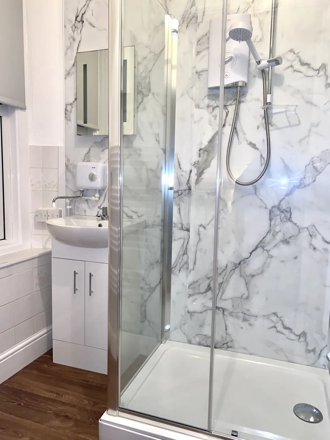 Private shower room in the Studio Apartment