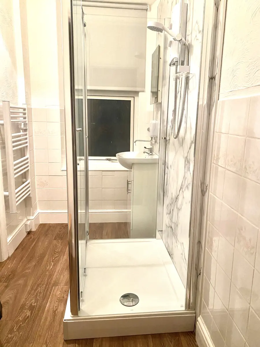 Private shower room in the Studio Apartment